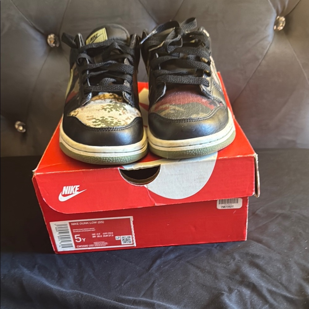 Nike Black and Green Sneakers Classic Dunk Low Design